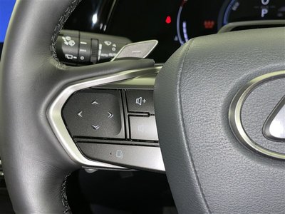 صورة 10 لـ 2024 Lexus RX