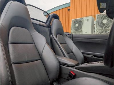 PORSCHE 718 BOXSTER - 8