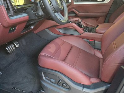 صورة 9 لـ 2024 Porsche CAYENNE