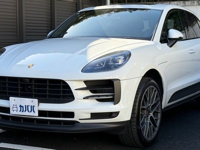 PORSCHE MACAN - 1