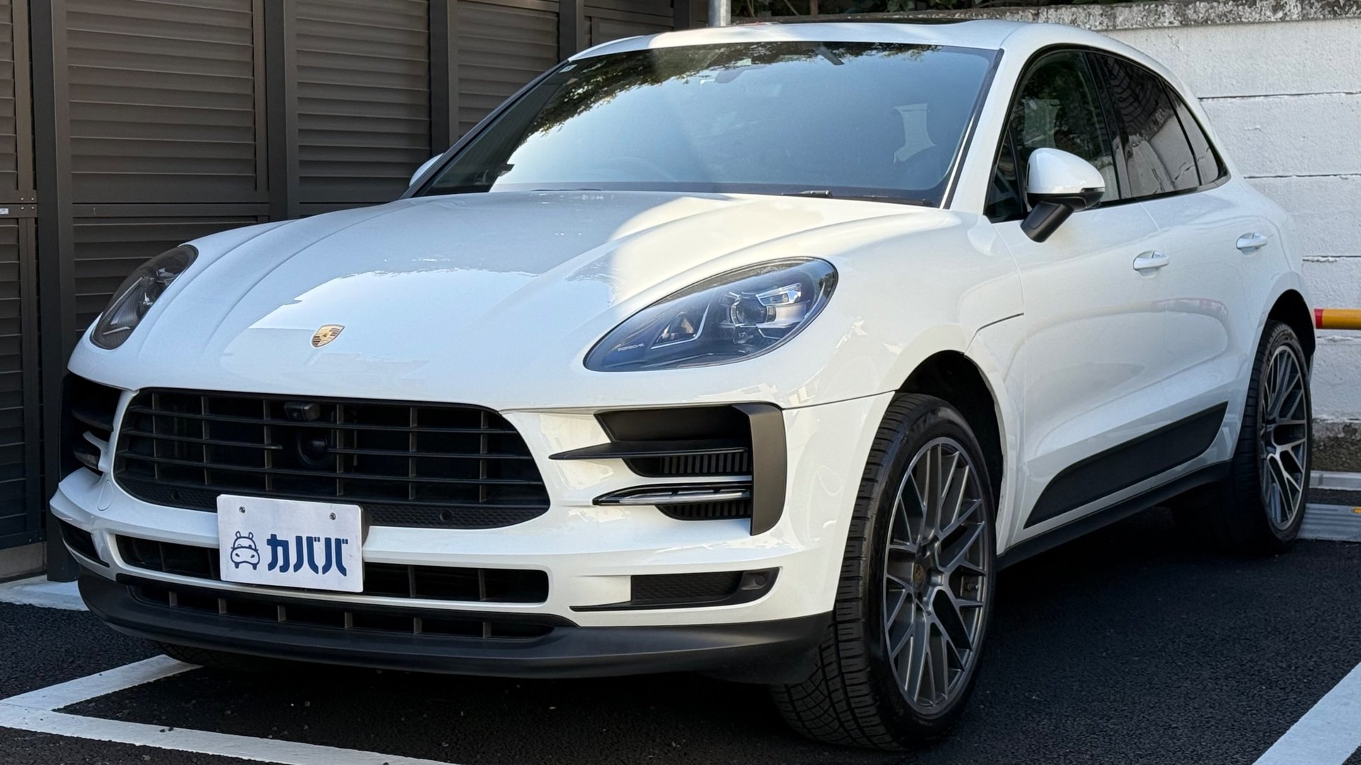 PORSCHE MACAN - View 1