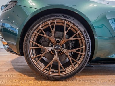 2025 Aston Martin DB12 VOLANTE 照片 16