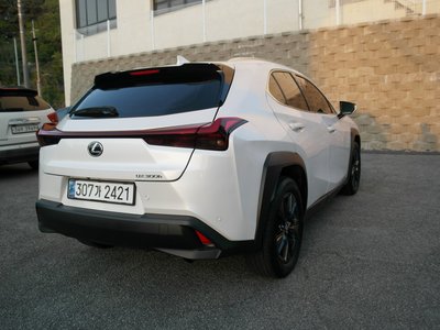 صورة 3 لـ 2024 Lexus UX