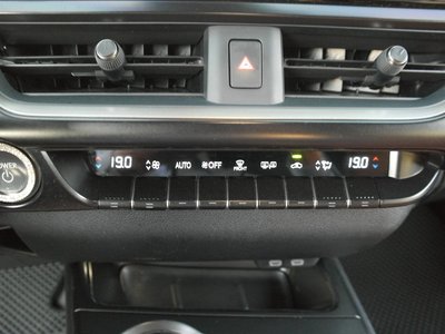 صورة 9 لـ 2024 Lexus UX