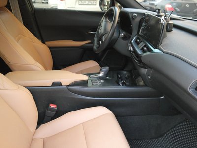 صورة 4 لـ 2024 Lexus UX