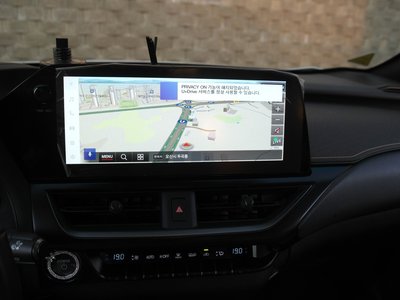 صورة 8 لـ 2024 Lexus UX