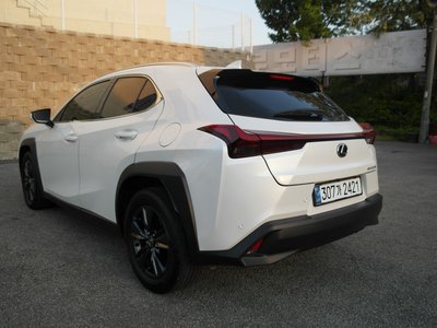 صورة 5 لـ 2024 Lexus UX