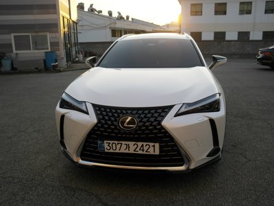 صورة 2 لـ 2024 Lexus UX