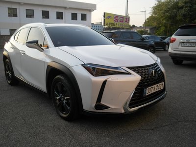 صورة 1 لـ 2024 Lexus UX