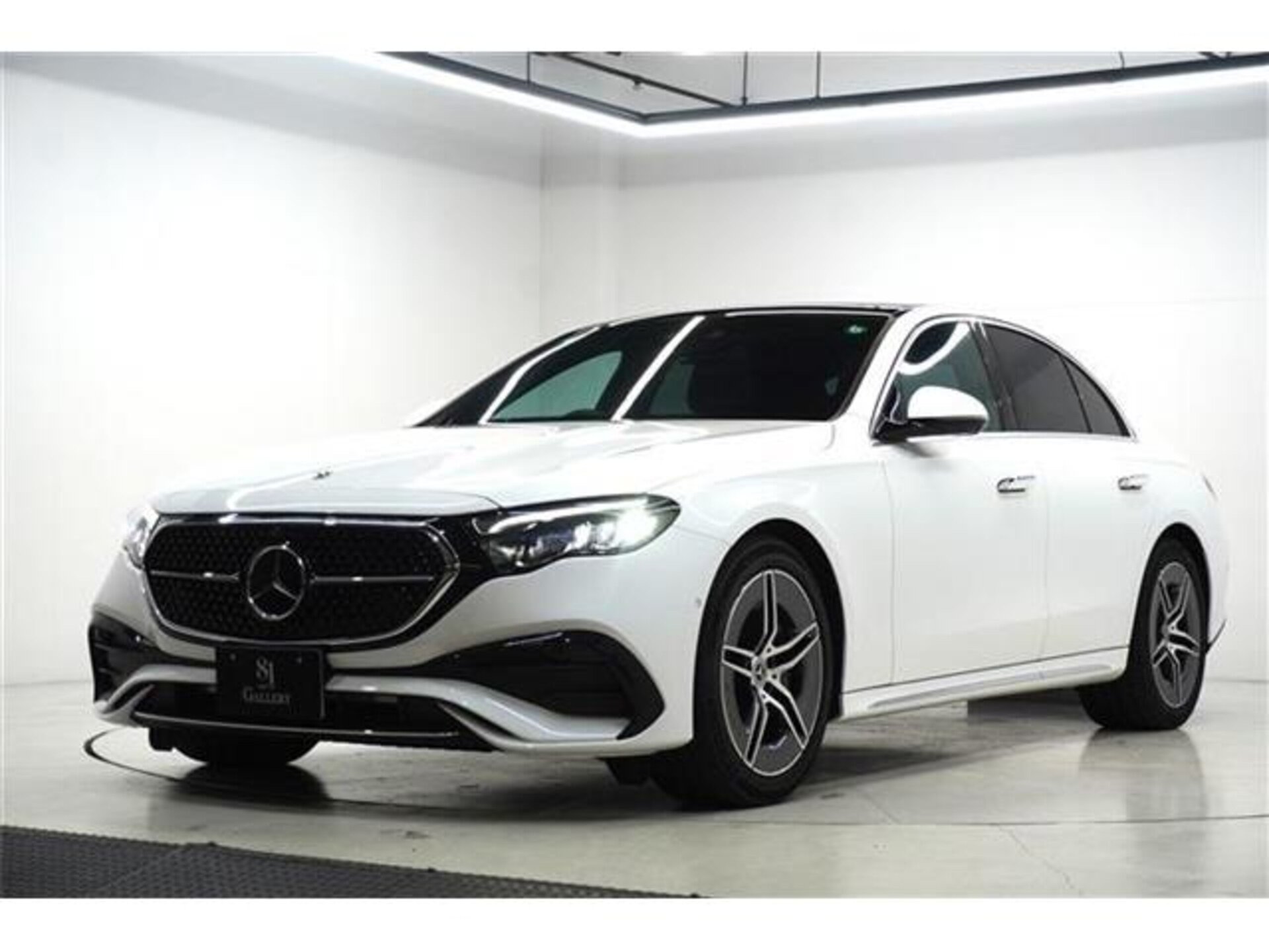 MERCEDES-BENZ E-CLASS - View 1