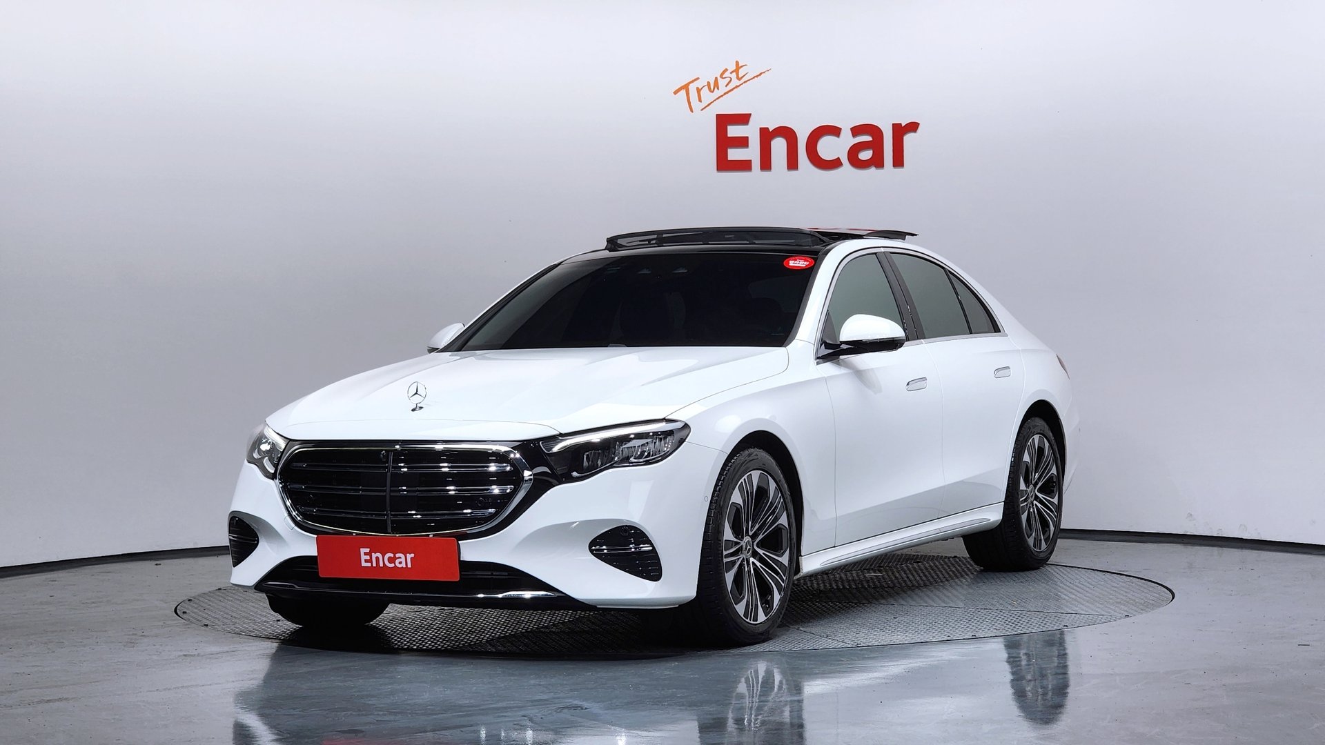 MERCEDES-BENZ E-CLASS - View 1