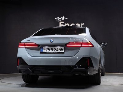 BMW 5 SERIES - 4