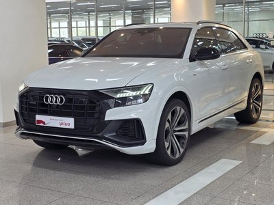 AUDI Q8 - 1