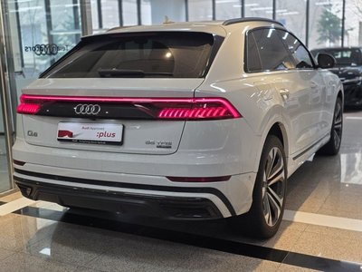 AUDI Q8 - 4