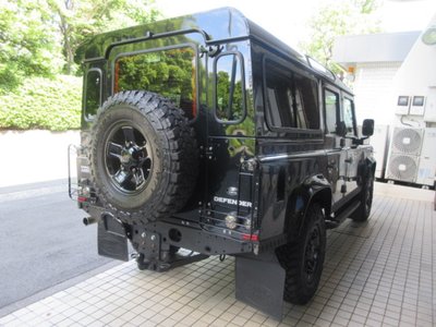 LAND ROVER DEFENDER - 8