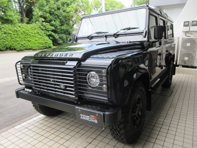 LAND ROVER DEFENDER - 1