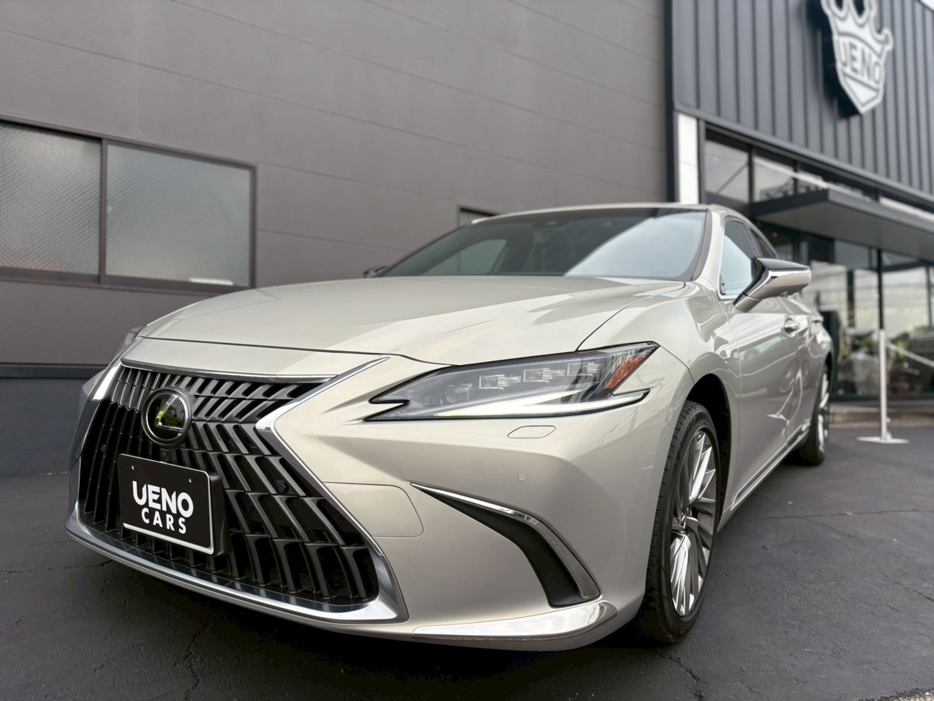 LEXUS ES - View 1