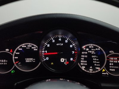 PORSCHE PANAMERA - 8