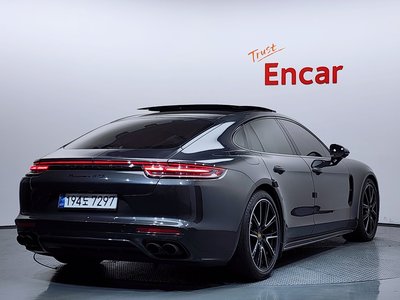 PORSCHE PANAMERA - 4