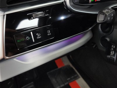 2023 AUDI Q8 thumbnail 28