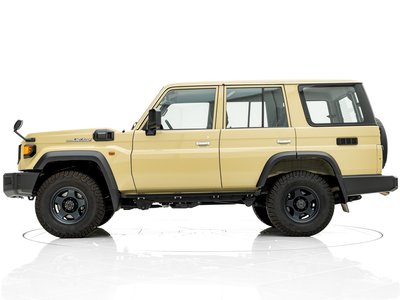 TOYOTA LAND CRUISER 70 - 4