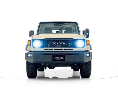TOYOTA LAND CRUISER 70 - 7