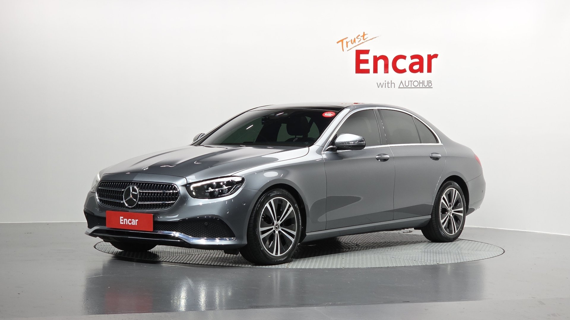 MERCEDES-BENZ E-CLASS - View 1