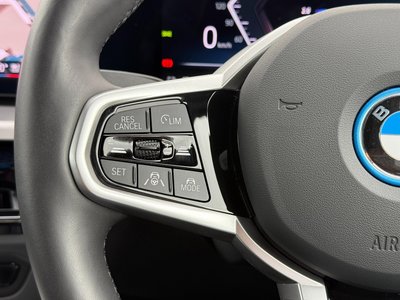 2025 BMW I4 thumbnail 17