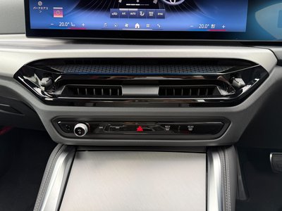 2025 BMW I4 thumbnail 38
