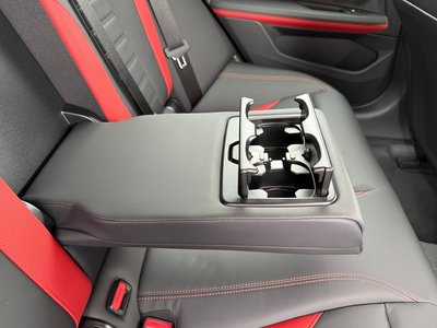 2025 BMW I4 thumbnail 13