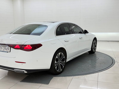 MERCEDES-BENZ E-CLASS - 6