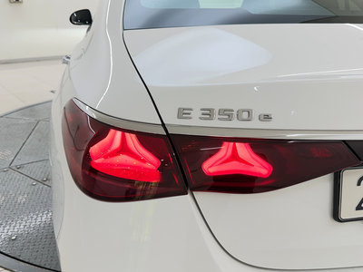 MERCEDES-BENZ E-CLASS - 10