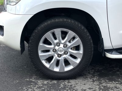 TOYOTA SEQUOIA - 7