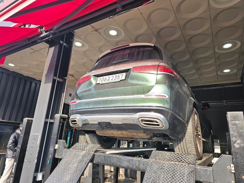 MERCEDES-BENZ GLS - View 1