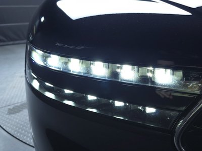صورة 9 لـ 2022 Genesis G90 (RS4)
