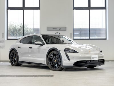 PORSCHE TAYCAN - 7