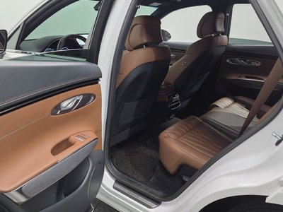 2021 Genesis GV70 — миниатюра 18