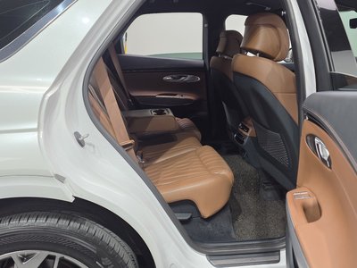 2021 Genesis GV70 — миниатюра 17
