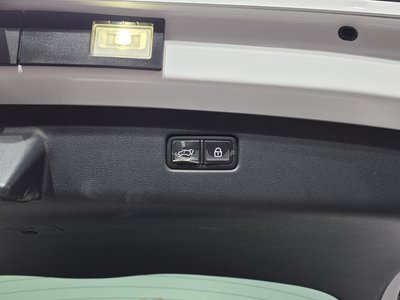 2021 Genesis GV70 — миниатюра 23