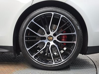 صورة 8 لـ 2021 Porsche PANAMERA
