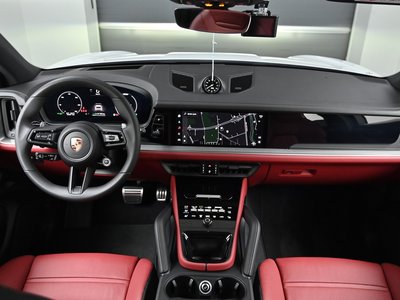2025 Porsche CAYENNE photo 4