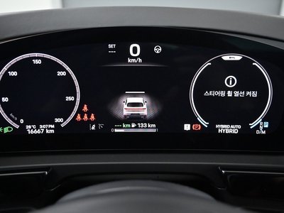 2025 Porsche CAYENNE photo 8