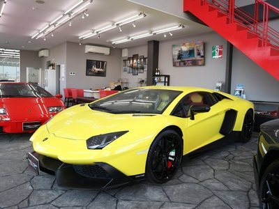 LAMBORGHINI AVENTADOR - 4