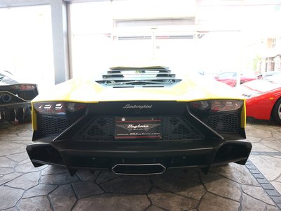 LAMBORGHINI AVENTADOR - 8
