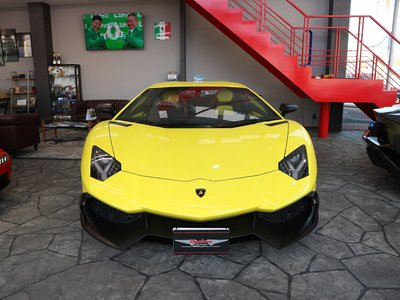 LAMBORGHINI AVENTADOR - 2
