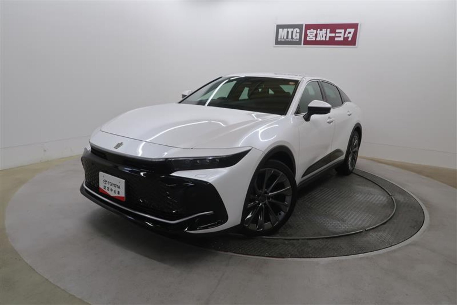 TOYOTA CROWN CROSSOVER - View 1