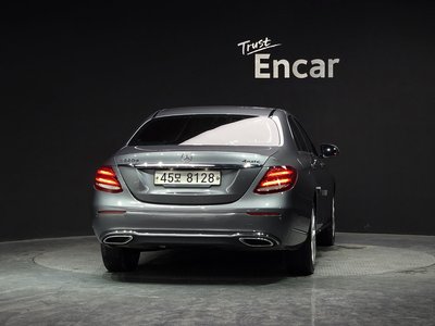 MERCEDES-BENZ E-CLASS - 3