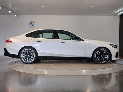 صورة 7 لـ 2025 BMW I5