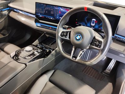 2025 BMW I5 — миниатюра 15