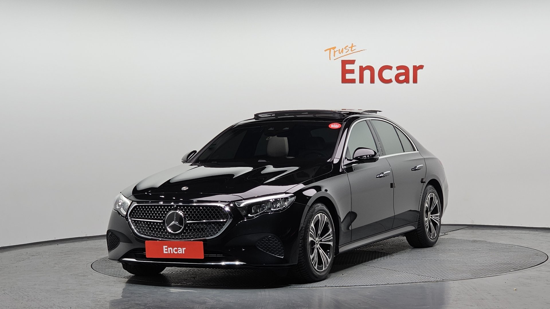 MERCEDES-BENZ E-CLASS - View 1